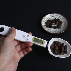 Measuring spoon with digital display